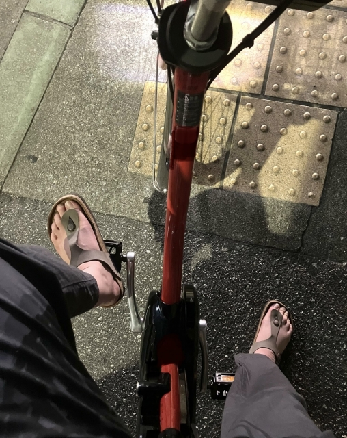 自転車　サンダル