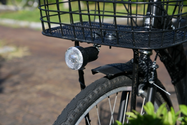 自転車ライト交換の方法と料金｜自分でやる手順や注意点を解説
